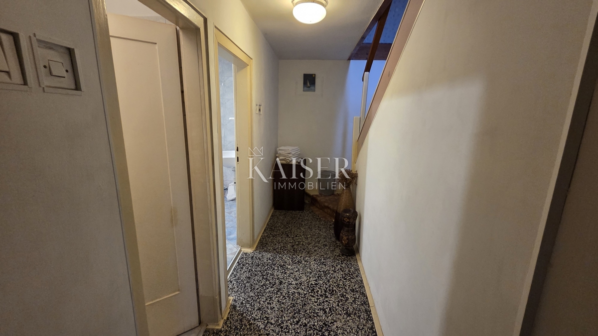 Novi Vinodolski - spaziosa casa in pietra con giardino e garage