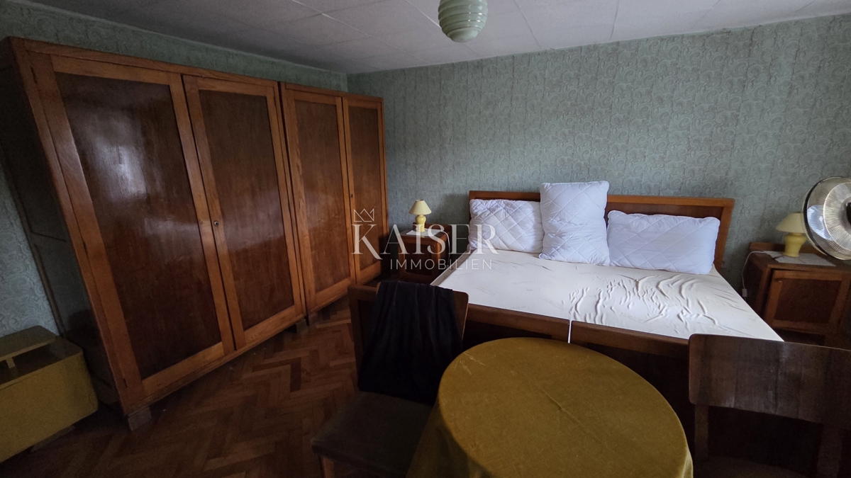 Novi Vinodolski - spaziosa casa in pietra con giardino e garage