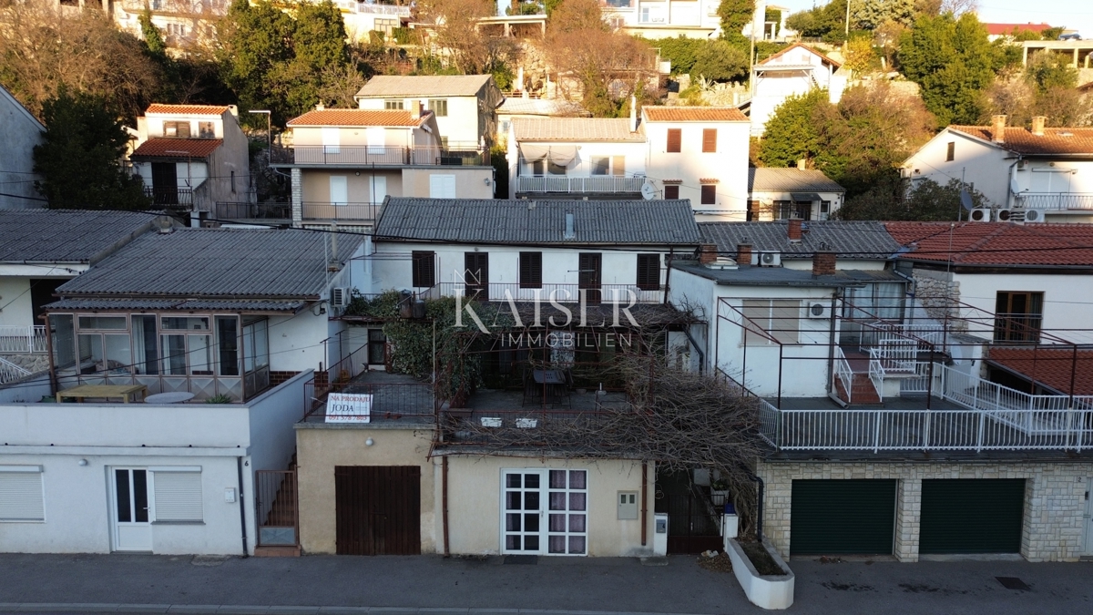 Novi Vinodolski - spaziosa casa in pietra con giardino e garage
