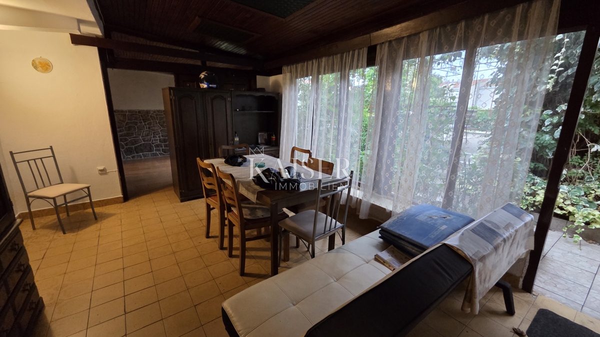 Novi Vinodolski - spaziosa casa in pietra con giardino e garage