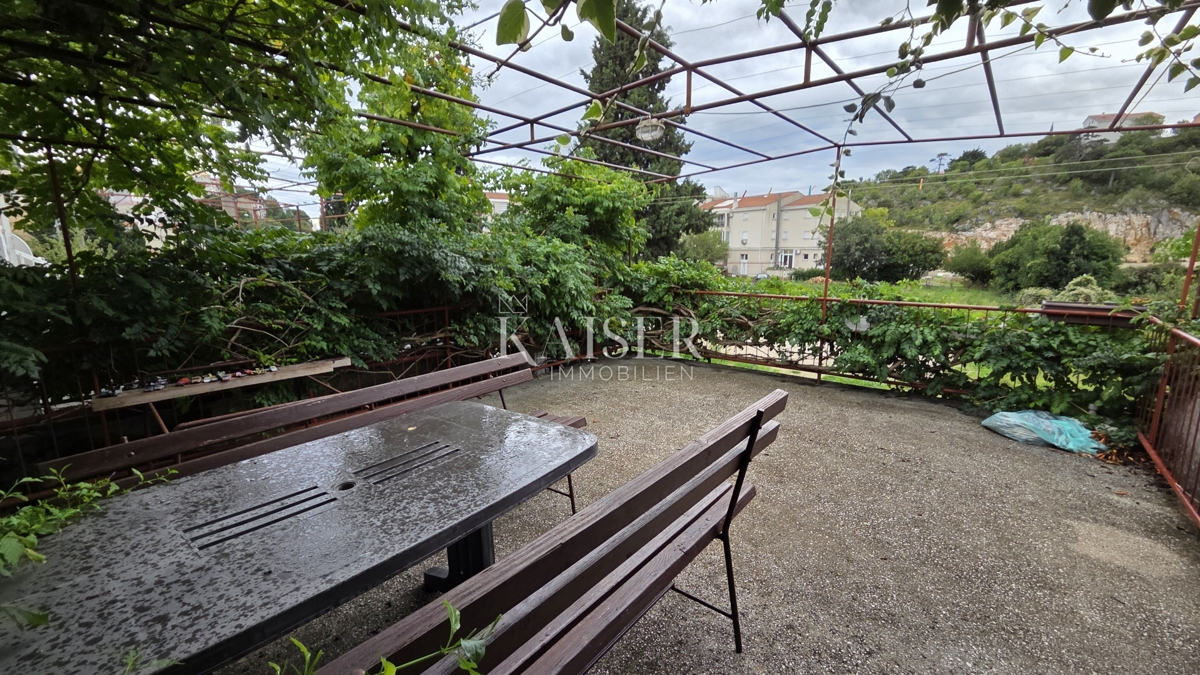 Novi Vinodolski - spaziosa casa in pietra con giardino e garage