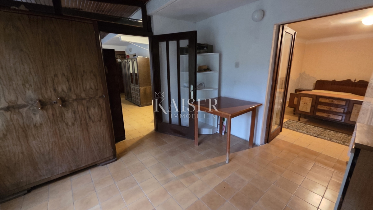 Novi Vinodolski - spaziosa casa in pietra con giardino e garage