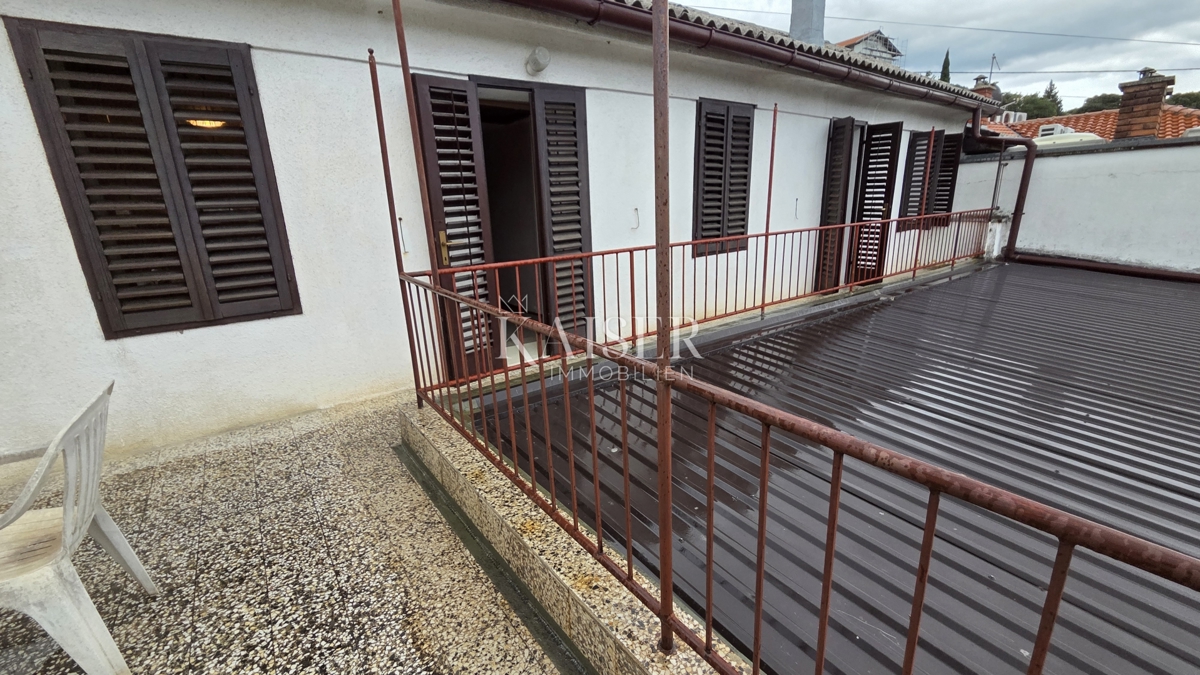 Novi Vinodolski - spaziosa casa in pietra con giardino e garage