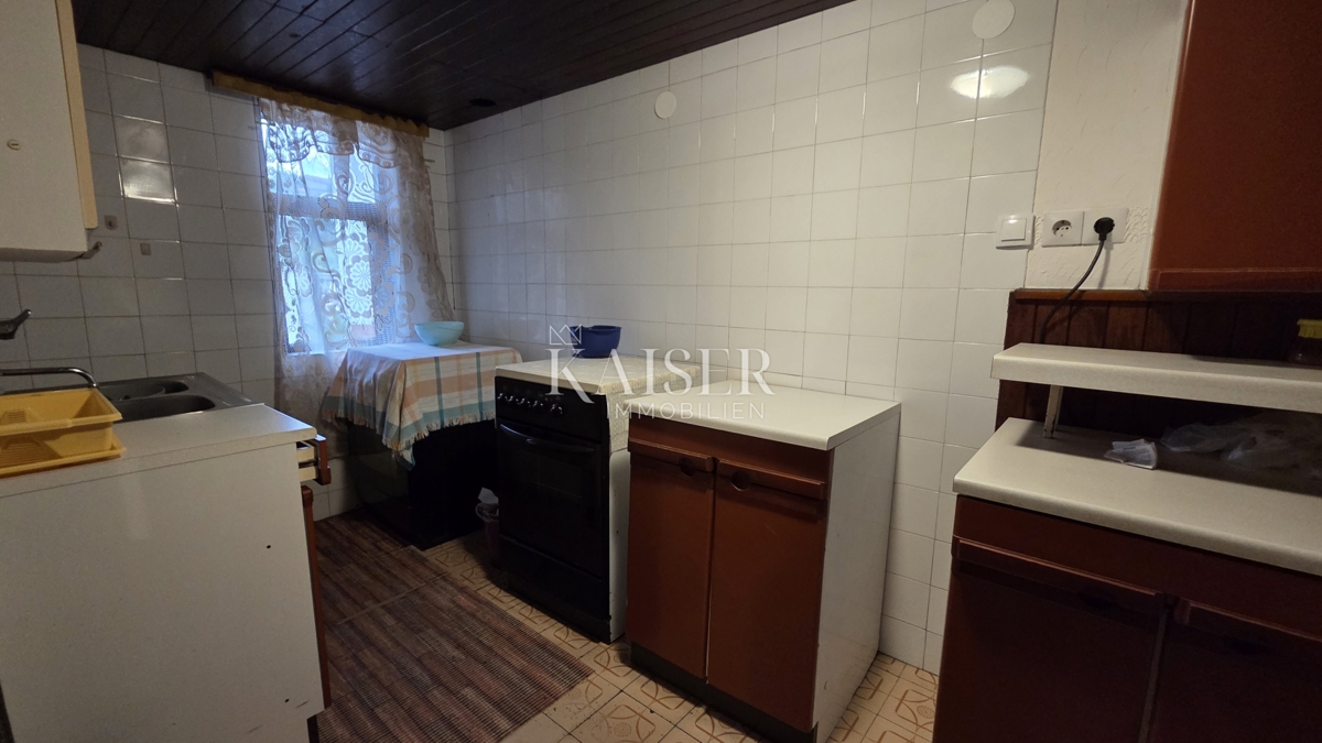 Novi Vinodolski - spaziosa casa in pietra con giardino e garage