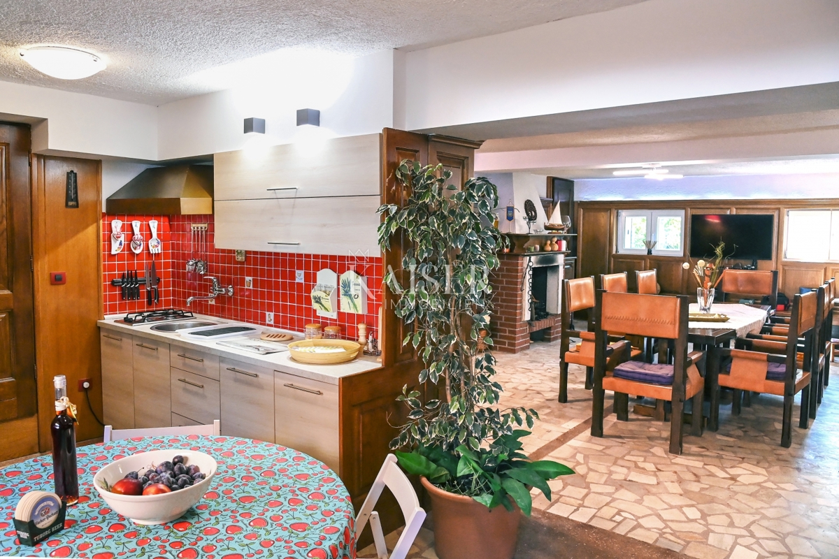 Villa moderna a Kraljevica con piscina, sauna e cantina vinicola 