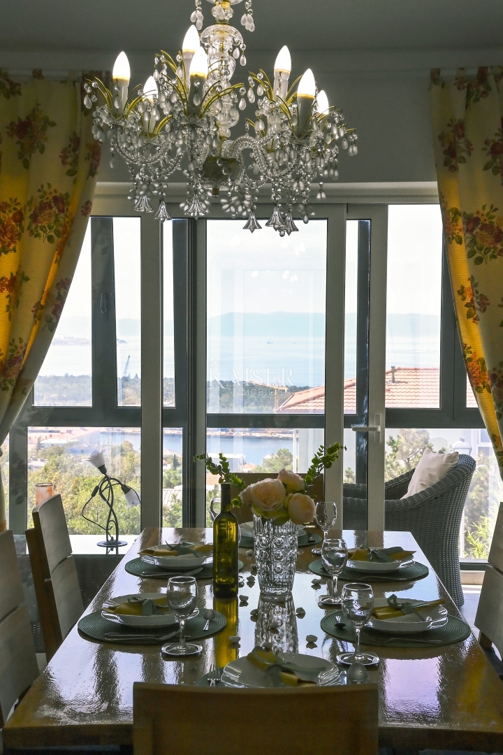 Villa moderna a Kraljevica con piscina, sauna e cantina vinicola 