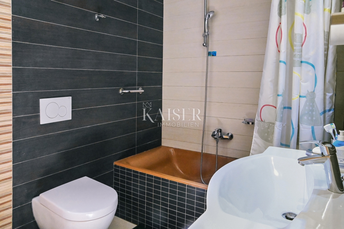 Villa moderna a Kraljevica con piscina, sauna e cantina vinicola 