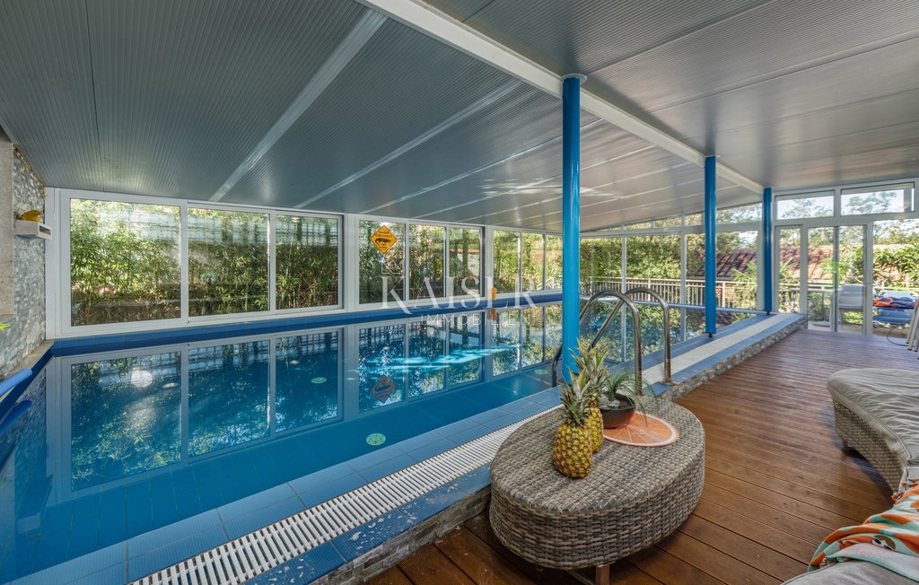 Villa moderna a Kraljevica con piscina, sauna e cantina vinicola 