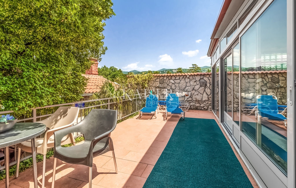 Villa moderna a Kraljevica con piscina, sauna e cantina vinicola 