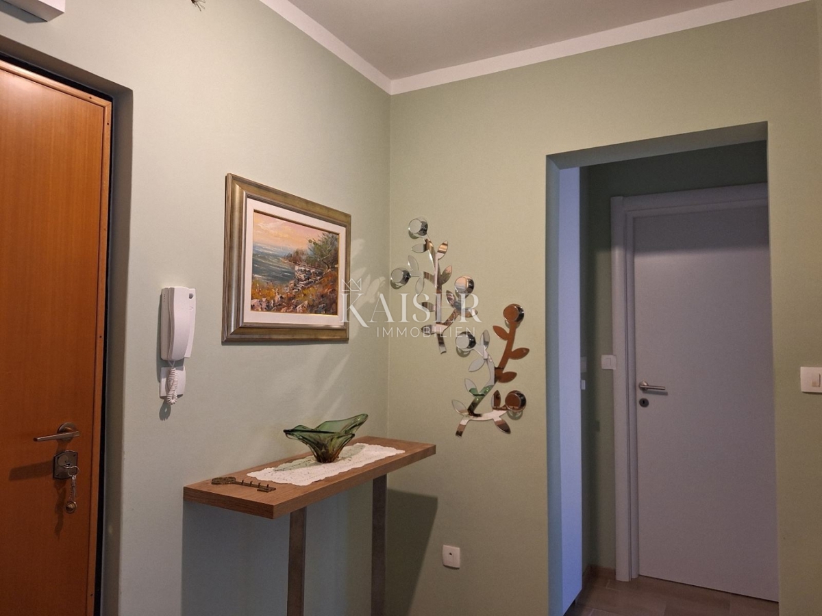 Istria, Umago - pratico appartamento in centro, 56m2