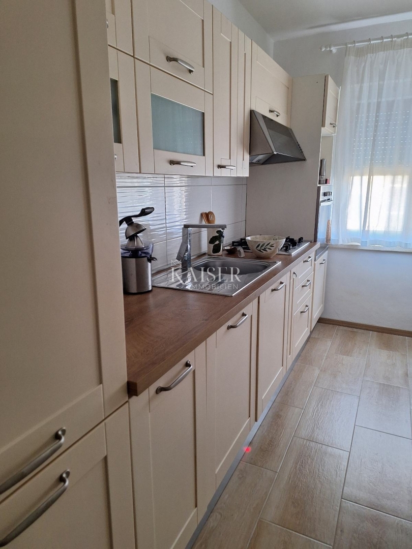 Istria, Umago - pratico appartamento in centro, 56m2