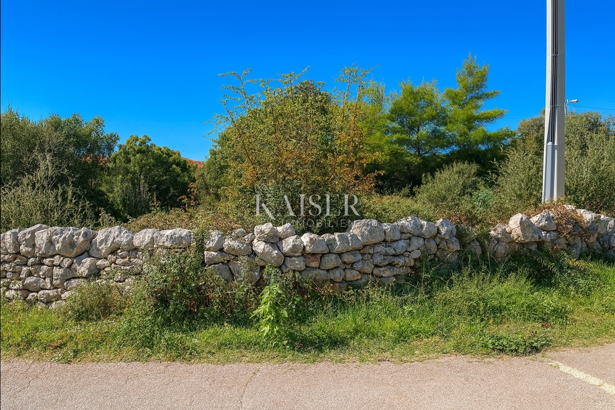 Šibenik – Dubrava | Terreno edificabile di 1819 m² con potenziale per una villa o un investimento