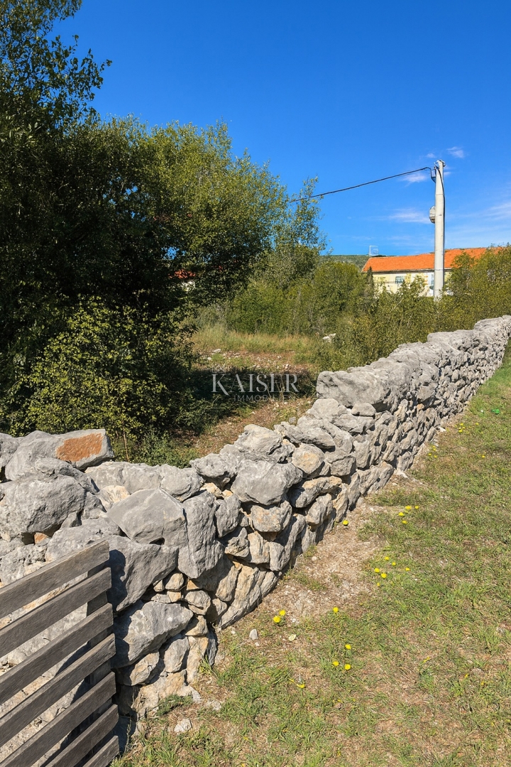 Šibenik – Dubrava | Terreno edificabile di 1819 m² con potenziale per una villa o un investimento