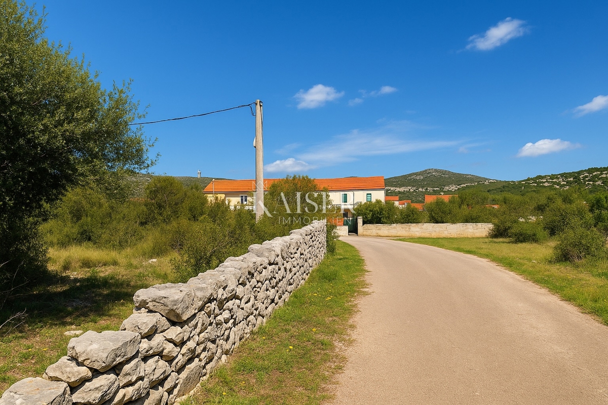 Šibenik – Dubrava | Terreno edificabile di 1819 m² con potenziale per una villa o un investimento
