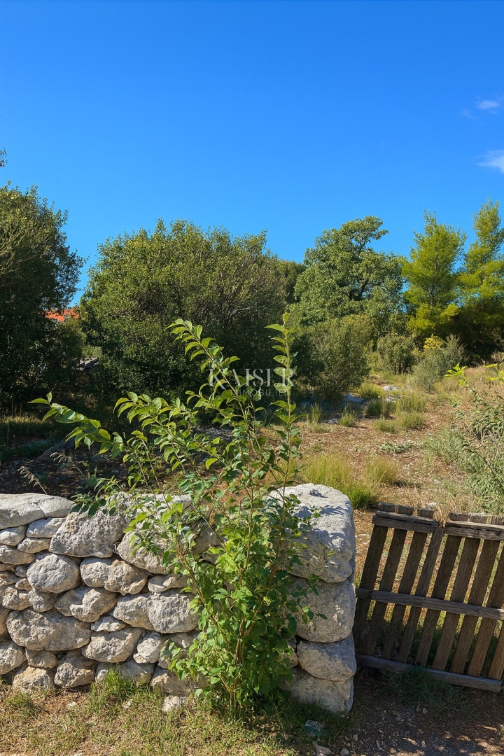 Šibenik – Dubrava | Terreno edificabile di 1819 m² con potenziale per una villa o un investimento