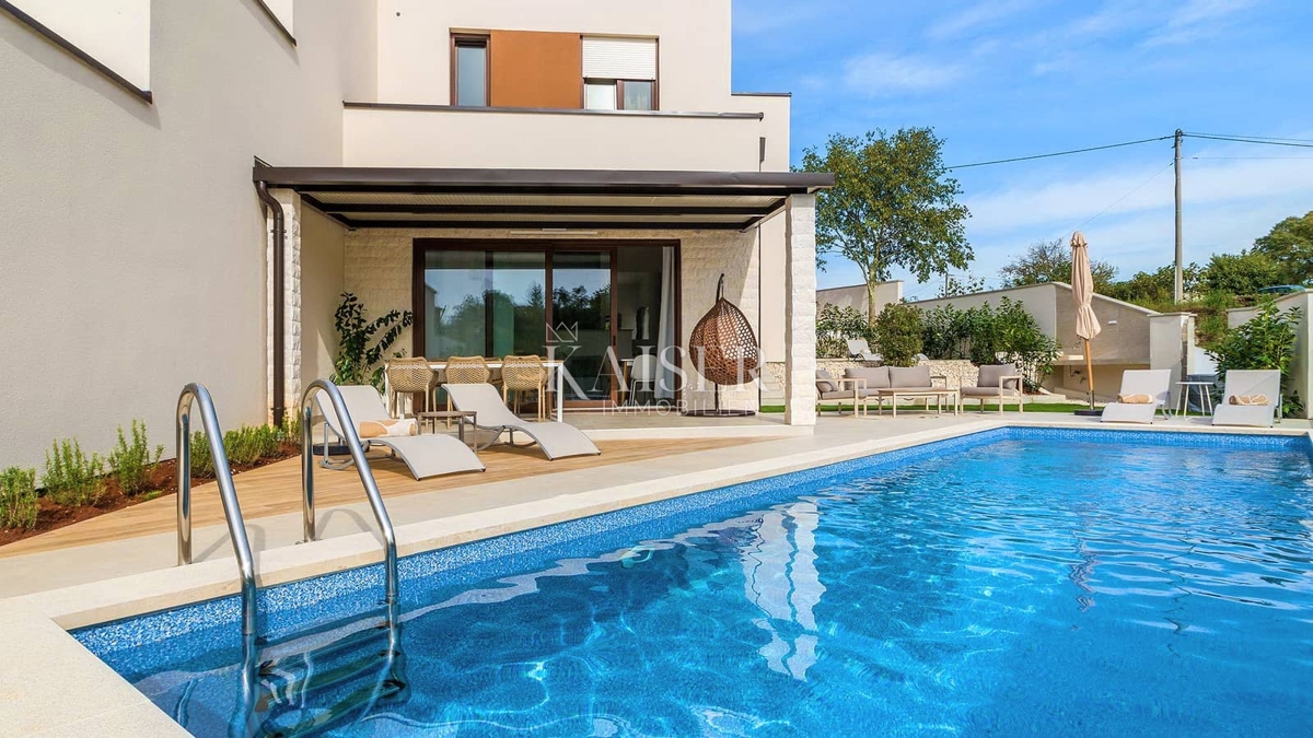 Istria, Svetvincenat - moderna casa bifamiliare con piscina