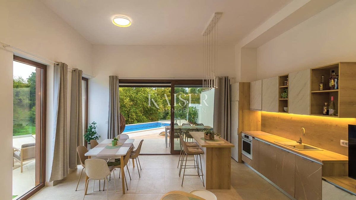 Istria, Svetvincenat - moderna casa bifamiliare con piscina