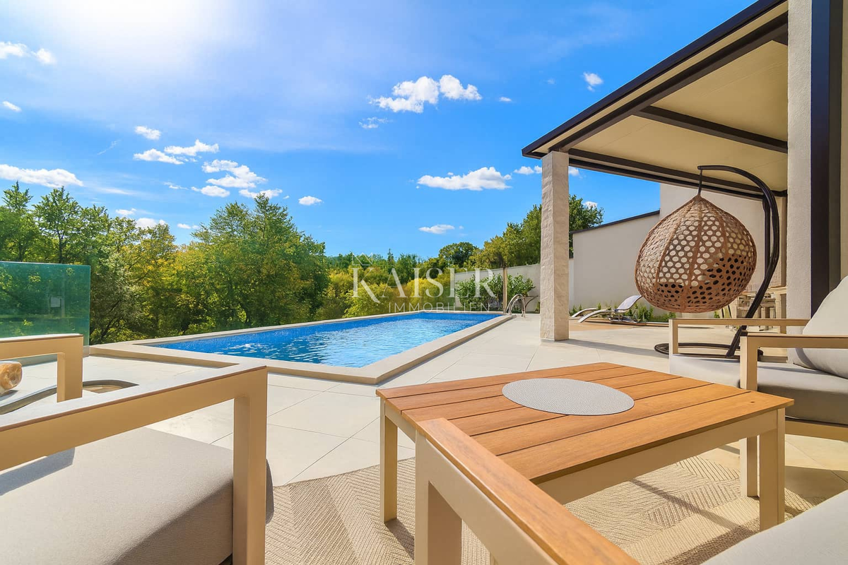 Istria, Svetvincenat - moderna casa bifamiliare con piscina