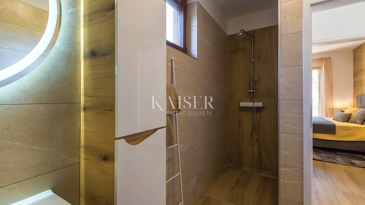 Istria, Svetvincenat - moderna casa bifamiliare con piscina