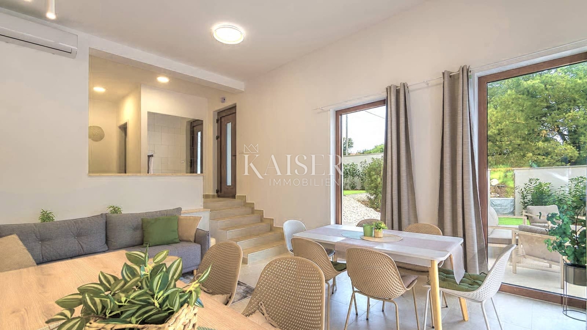 Istria, Svetvincenat - moderna casa bifamiliare con piscina