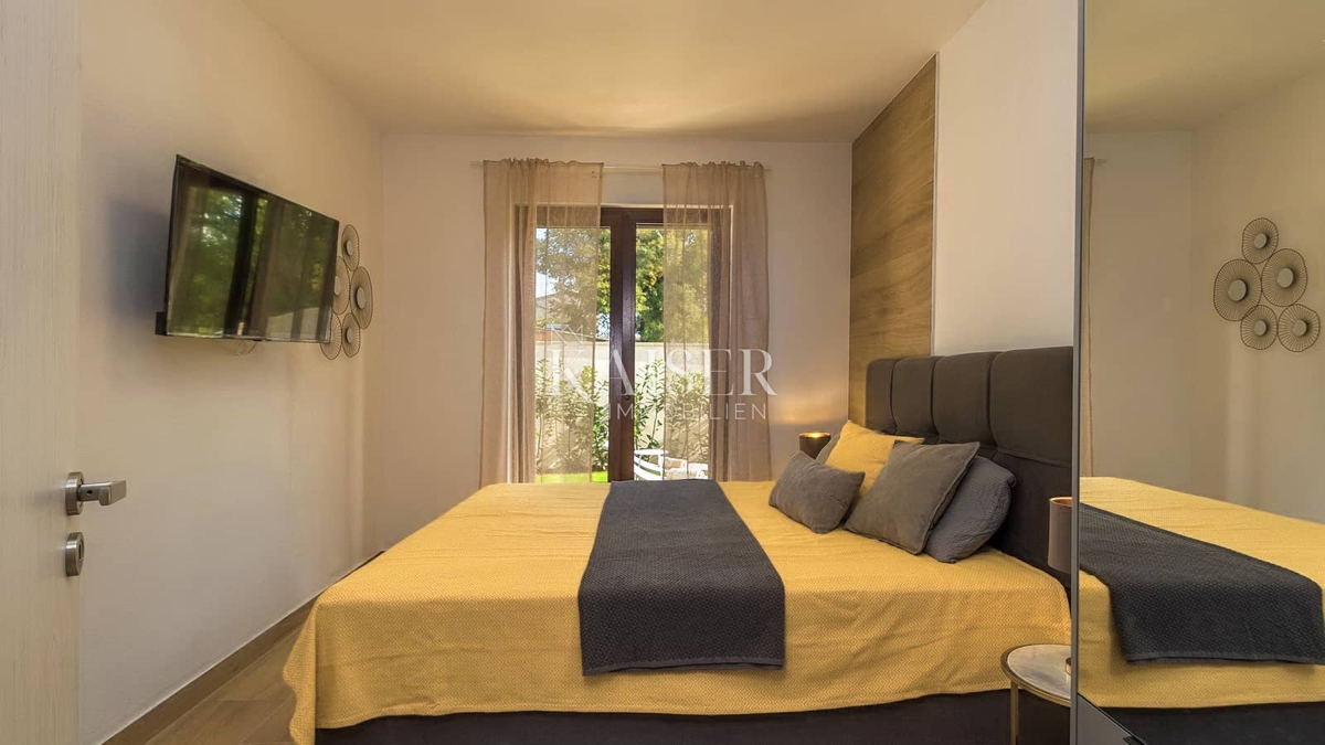 Istria, Svetvincenat - moderna casa bifamiliare con piscina