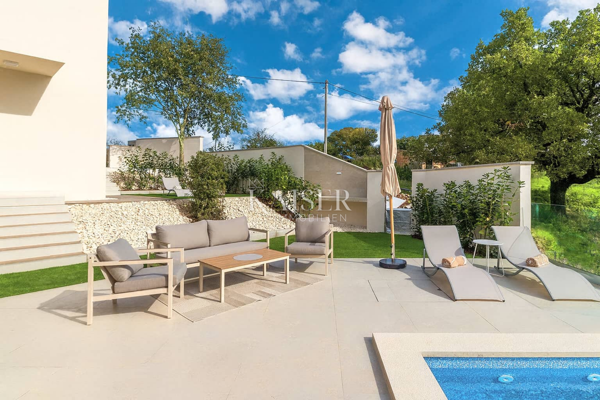 Istria, Svetvincenat - moderna casa bifamiliare con piscina