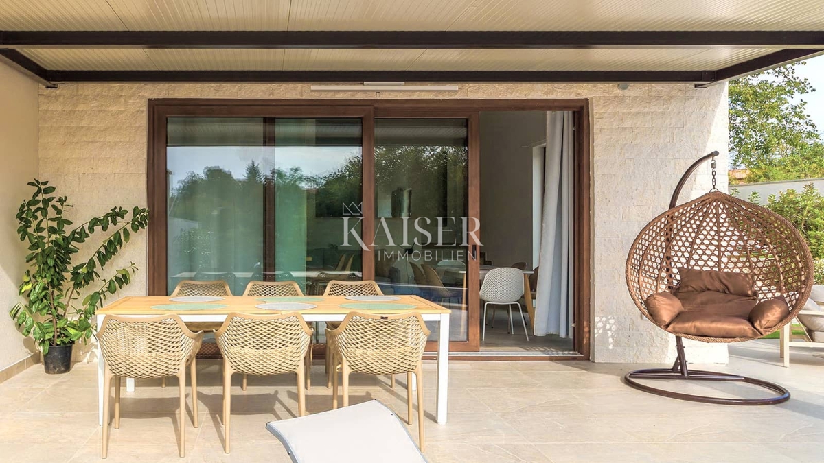 Istria, Svetvincenat - moderna casa bifamiliare con piscina