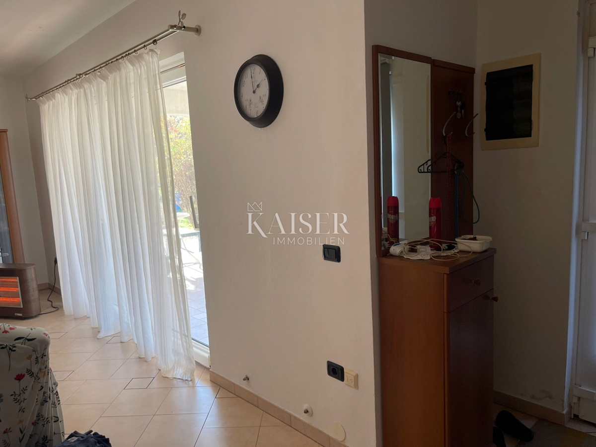 Istria, Umago - dintorni: casa arredata di 200m2 con due appartamenti e un grande giardino di 500m2