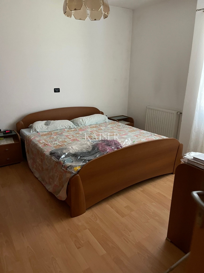 Istria, Umago - dintorni: casa arredata di 200m2 con due appartamenti e un grande giardino di 500m2