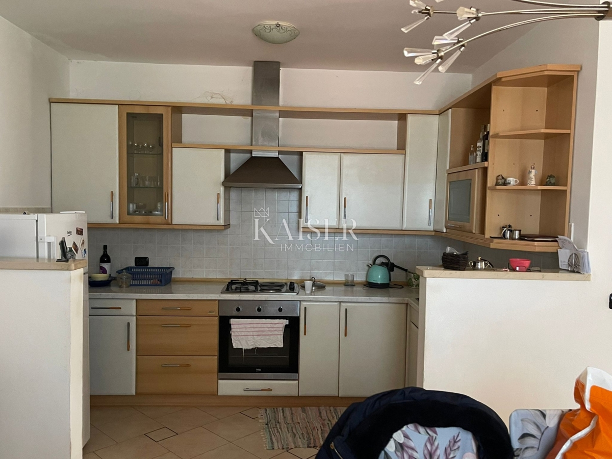 Istria, Umago - dintorni: casa arredata di 200m2 con due appartamenti e un grande giardino di 500m2