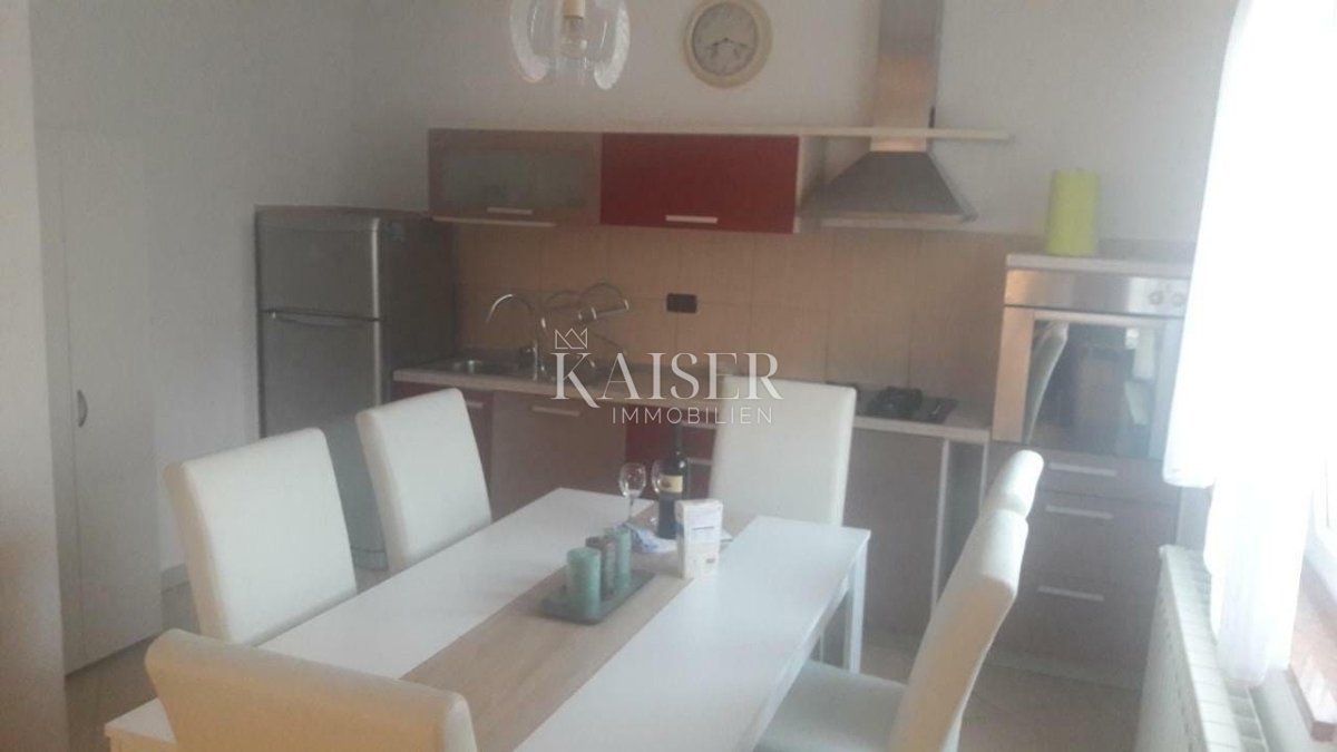 Istria, Umago - dintorni: casa arredata di 200m2 con due appartamenti e un grande giardino di 500m2