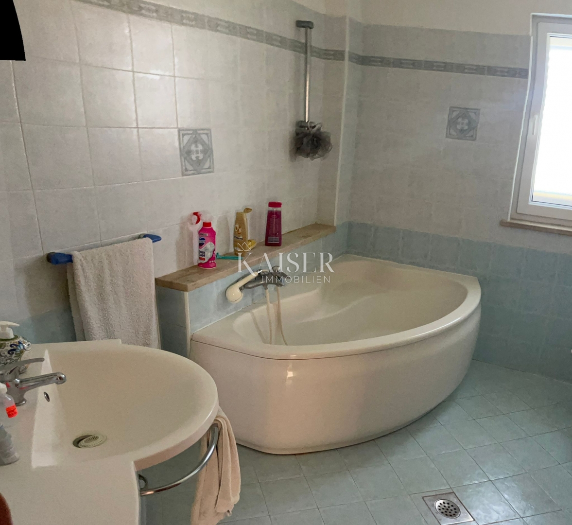 Istria, Umago - dintorni: casa arredata di 200m2 con due appartamenti e un grande giardino di 500m2