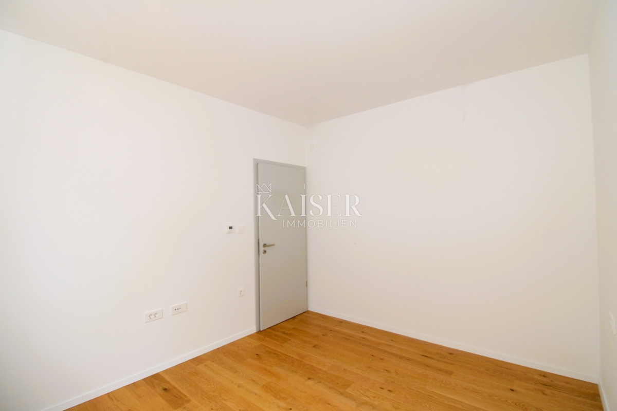 Istria, Rovigno - moderno appartamento duplex di 112 m2 con giardino e garage