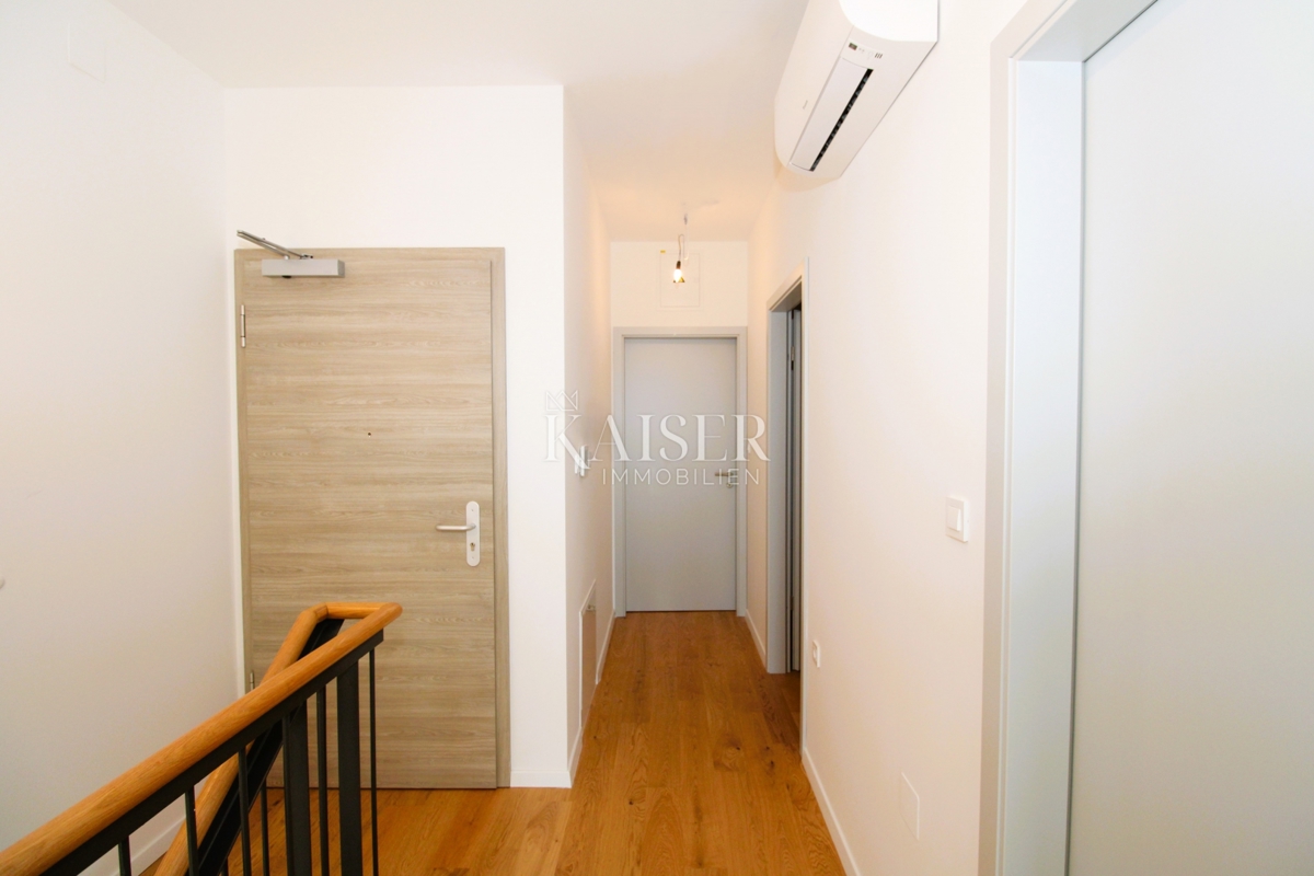 Istria, Rovigno - moderno appartamento duplex di 112 m2 con giardino e garage