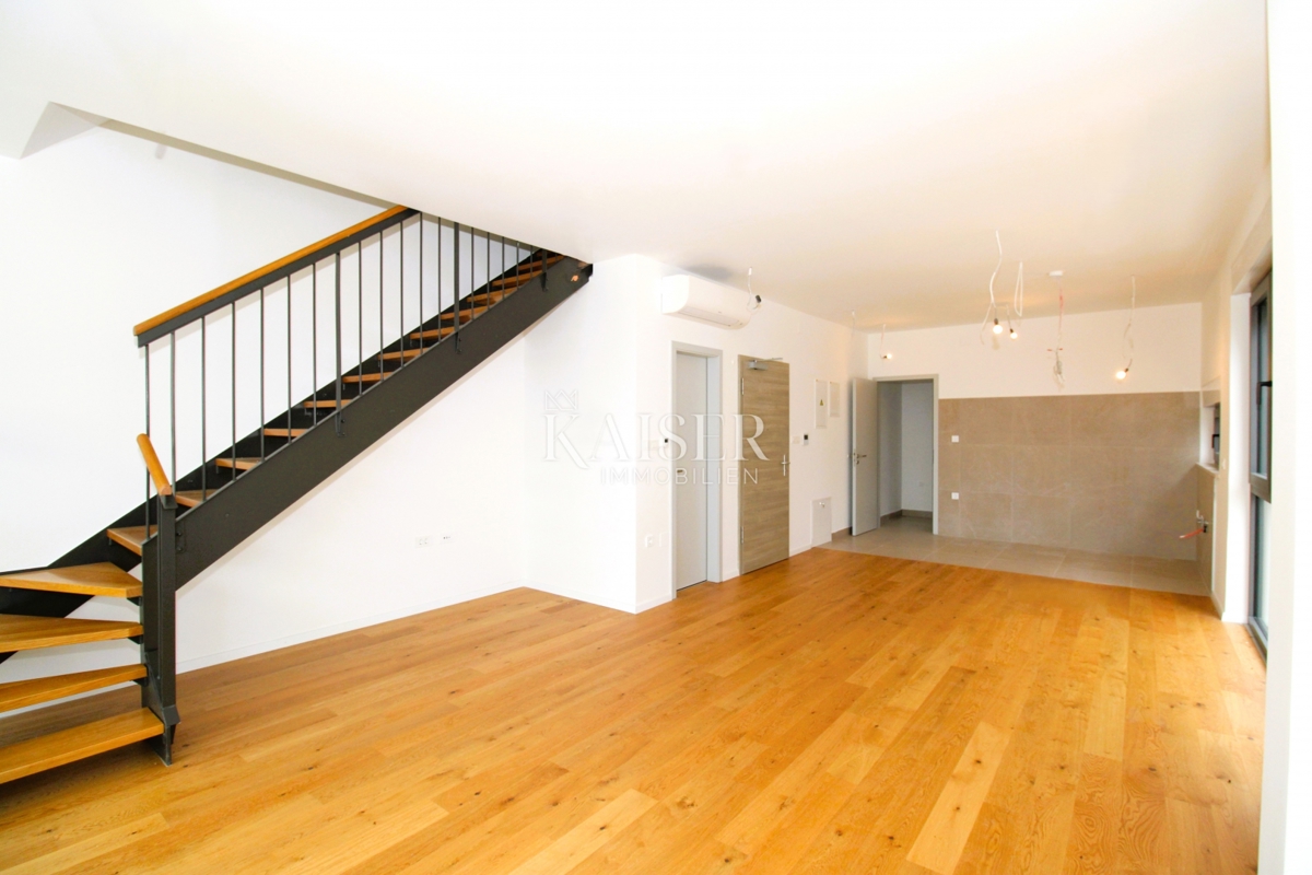 Istria, Rovigno - appartamento moderno a due piani di 118 m2 con garage