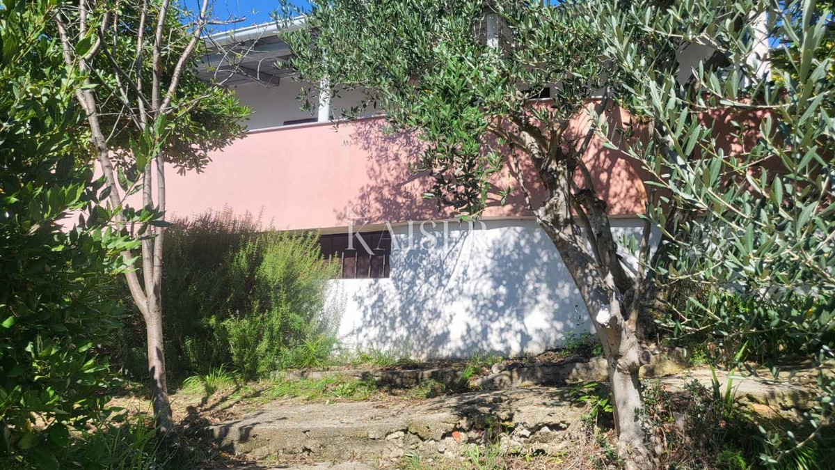 Zara – Rtina 937 m2 prima fila al mare