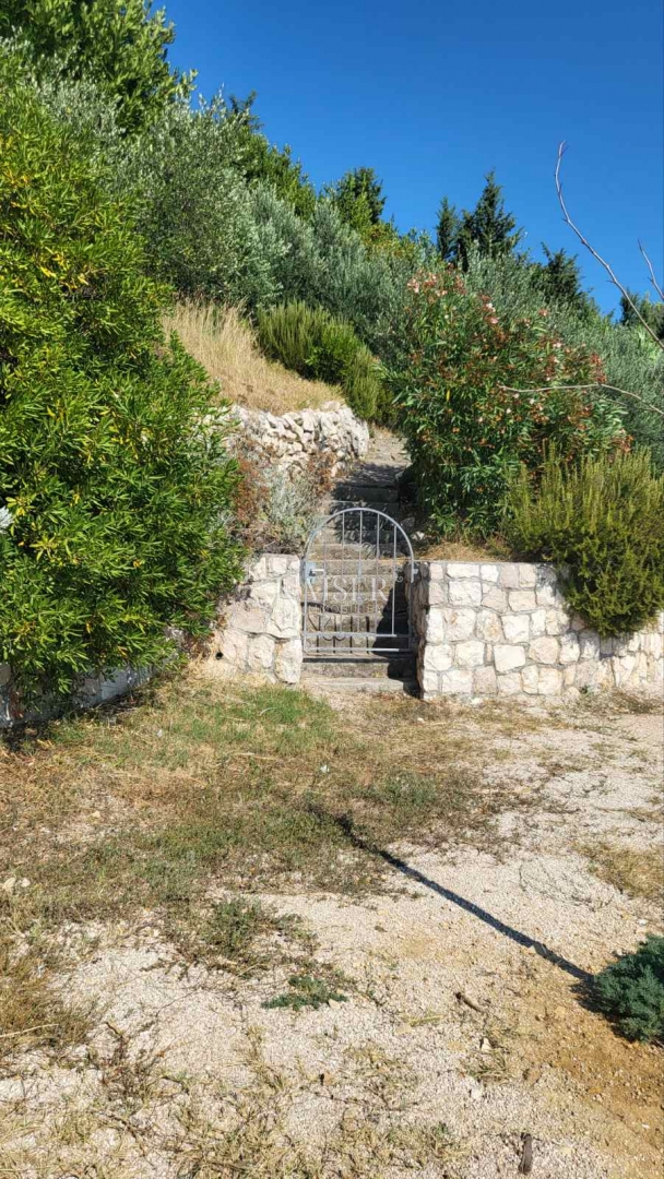 Zara – Rtina 937 m2 prima fila al mare