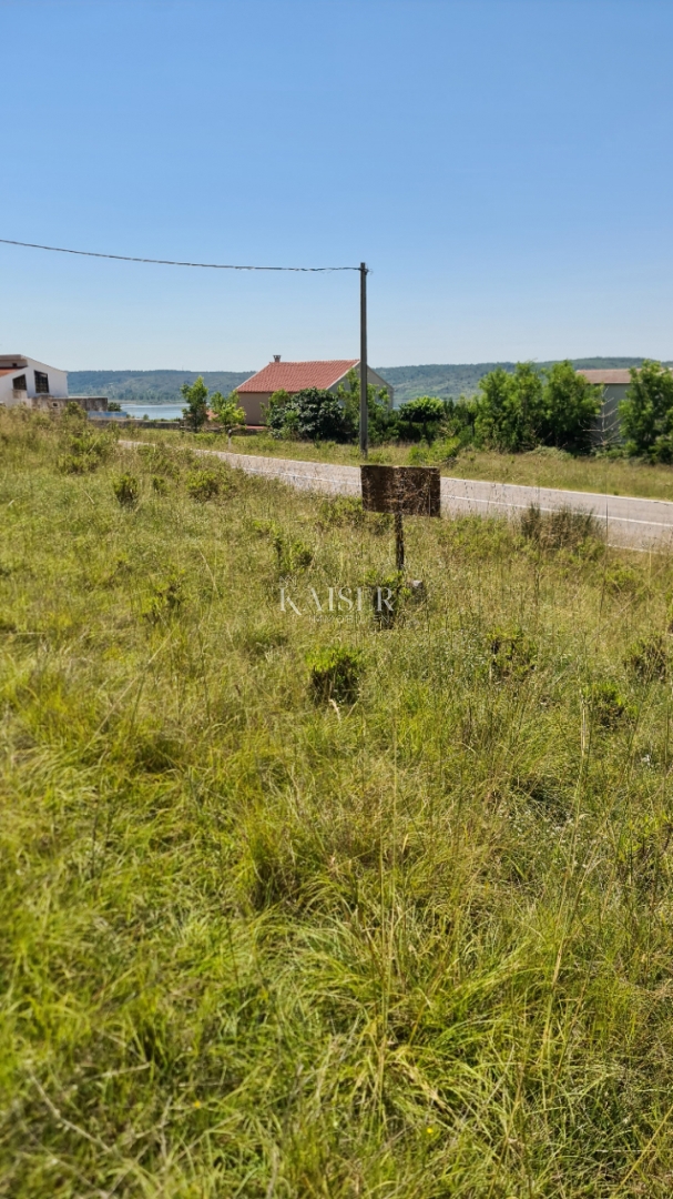 Zara – Rtina 937 m2 prima fila al mare