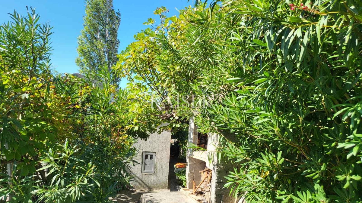 Zara – Rtina 937 m2 prima fila al mare