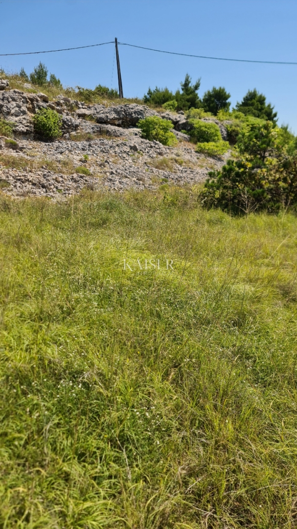 Zara – Rtina 937 m2 prima fila al mare