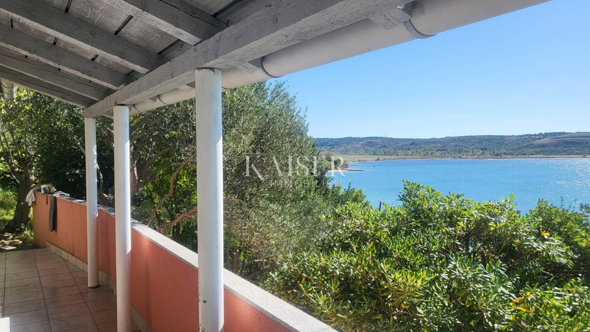 Zara – Rtina 937 m2 prima fila al mare