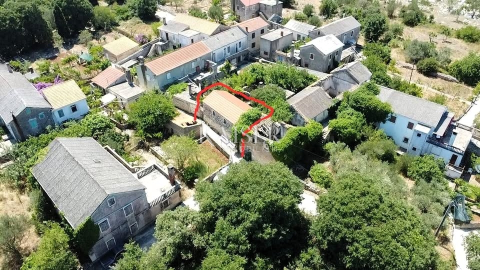 Zara - Lukoran casa in pietra da ristrutturare 94 m2