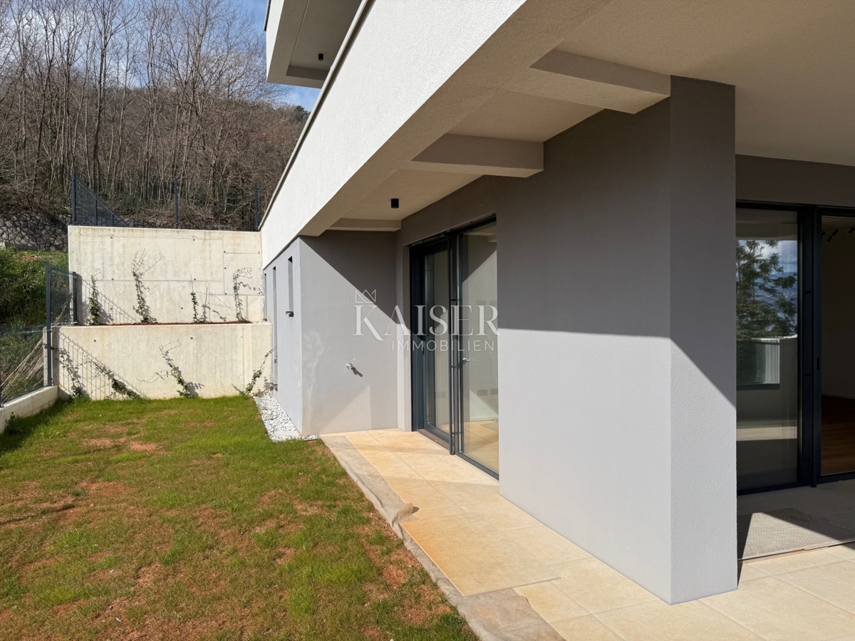 Opatija, Lovran - appartamento in un edificio nuovo con una splendida vista e giardino