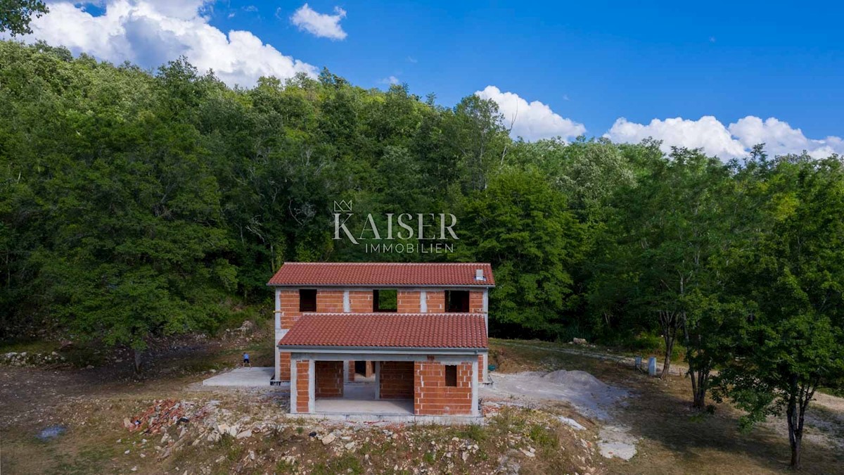 Istria, Kotli - casa in costruzione con grande terreno di 2400 m2 + 5100 m2