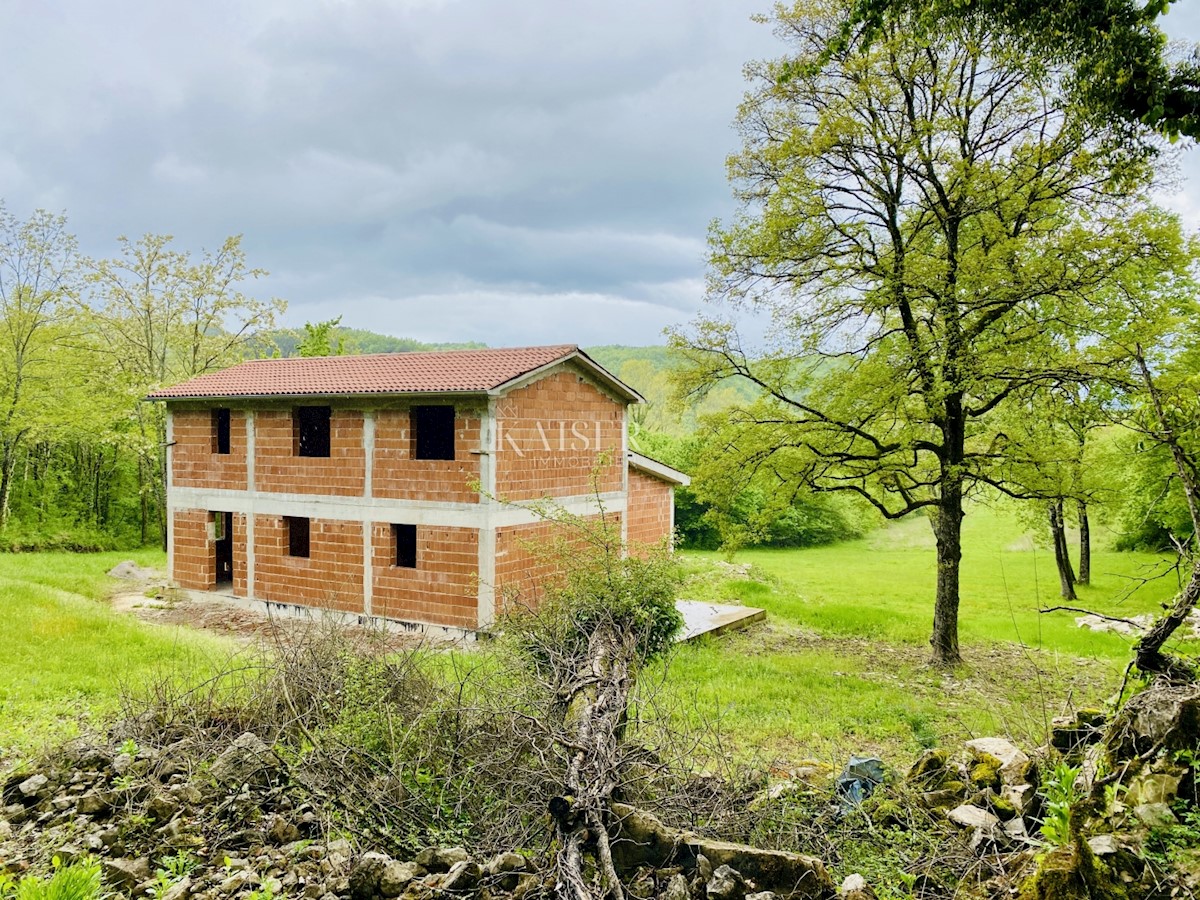 Istria, Kotli - casa in costruzione con grande terreno di 2400 m2 + 5100 m2