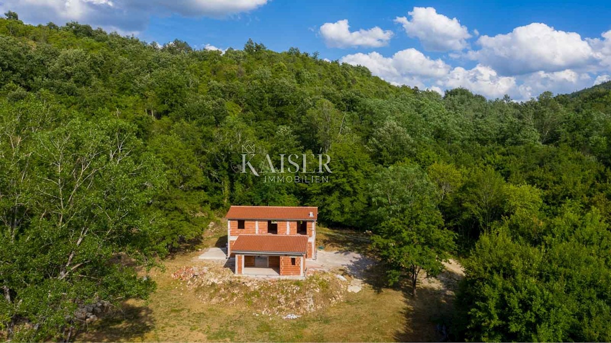 Istria, Kotli - casa in costruzione con grande terreno di 2400 m2 + 5100 m2