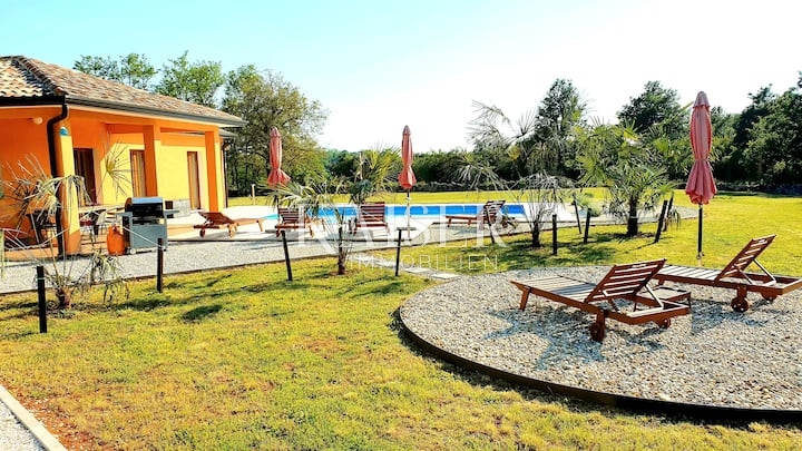 Casa Trviž, Pazin - Okolica, 300m2
