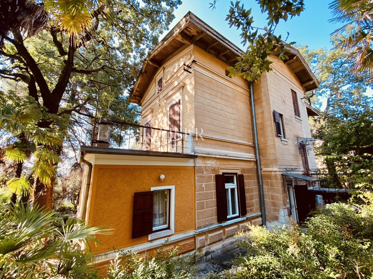 Opatija – Appartamento al piano terra di una villa austro-ungarica, 2a fila al mare