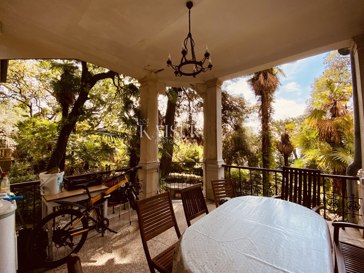 Opatija – Appartamento al piano terra di una villa austro-ungarica, 2a fila al mare