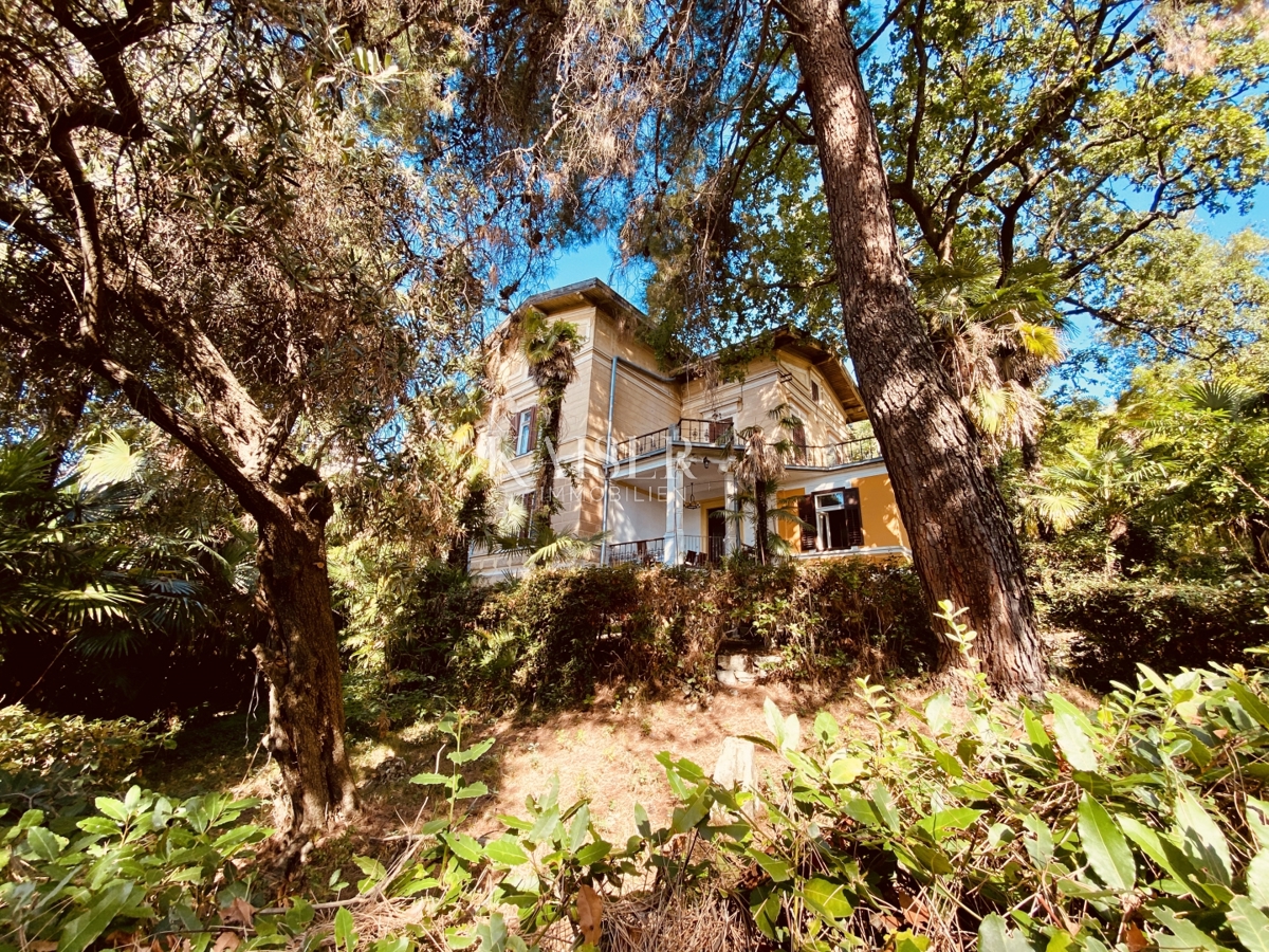 Opatija – Appartamento al piano terra di una villa austro-ungarica, 2a fila al mare